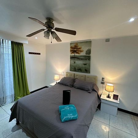 Hotel Guayaquil ซานติอาโก ภายนอก รูปภาพ