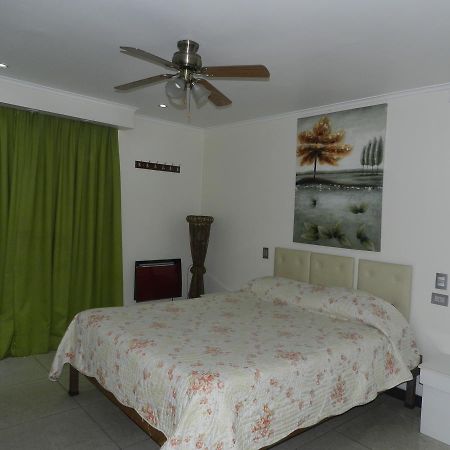 Hotel Guayaquil ซานติอาโก ภายนอก รูปภาพ