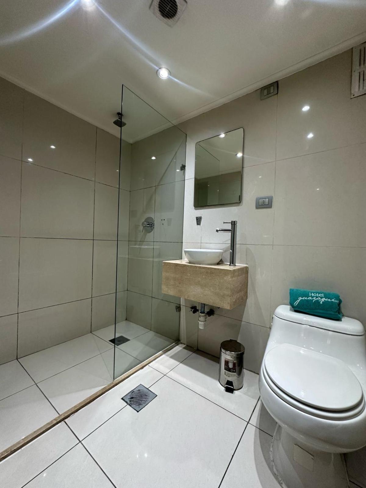 Hotel Guayaquil ซานติอาโก ภายนอก รูปภาพ