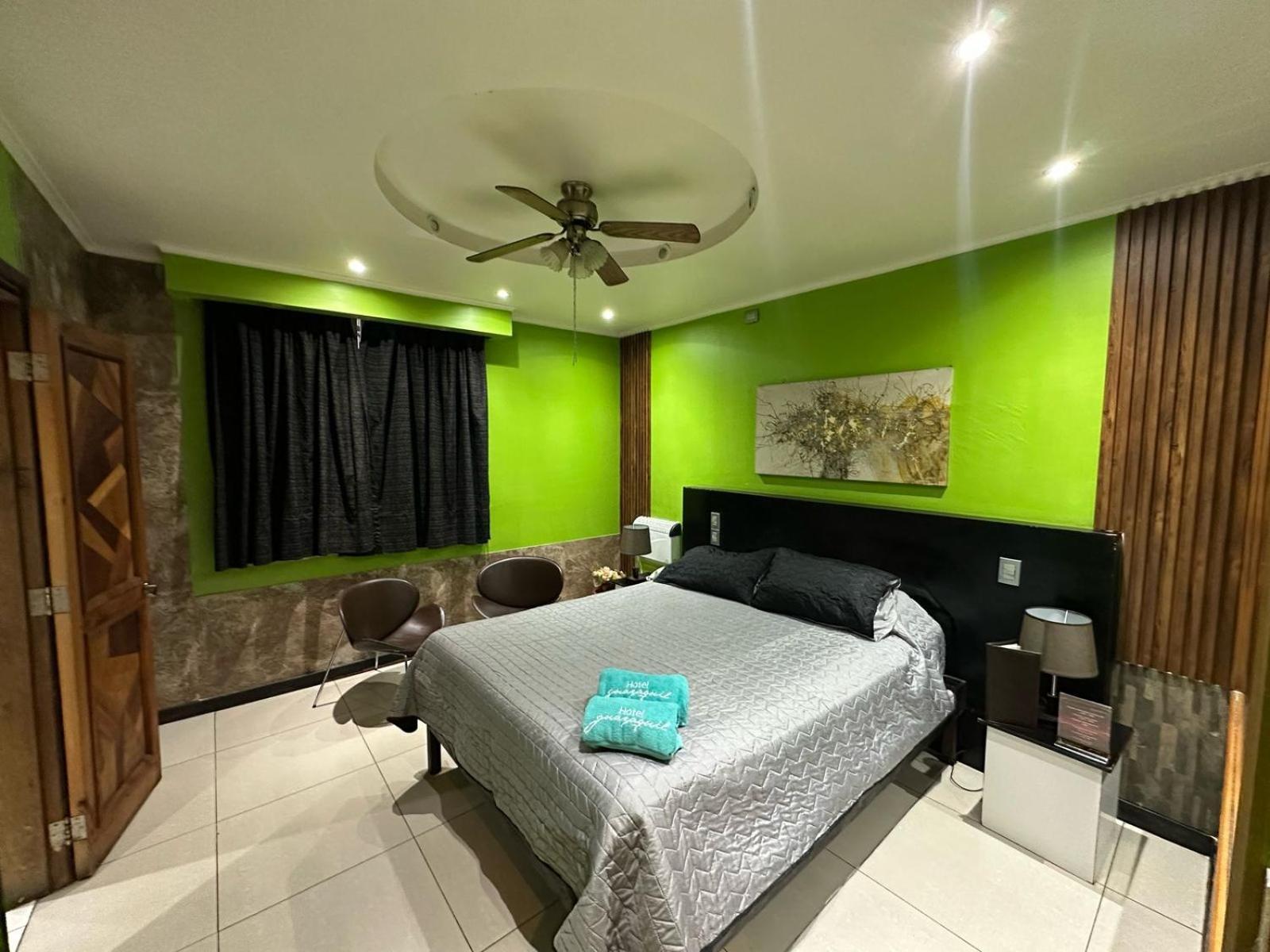 Hotel Guayaquil ซานติอาโก ภายนอก รูปภาพ