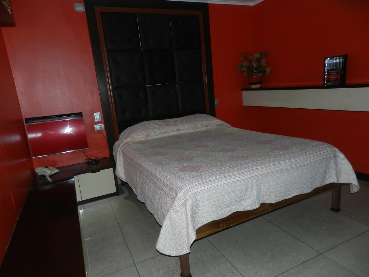 Hotel Guayaquil ซานติอาโก ภายนอก รูปภาพ